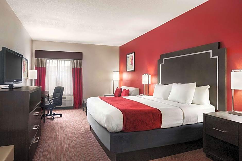 Days Inn & Suites by Wyndham Murfreesboro