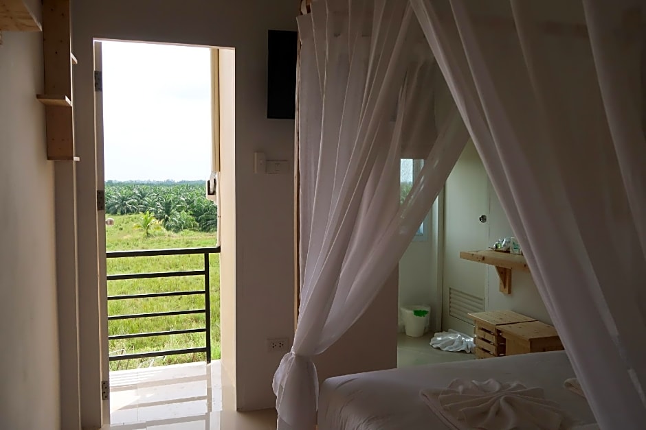 Baan URT Suratthani Airport Hotel