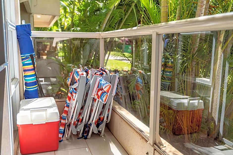 Renovated Condo - 3 Min Walk to Toes in the Sand!