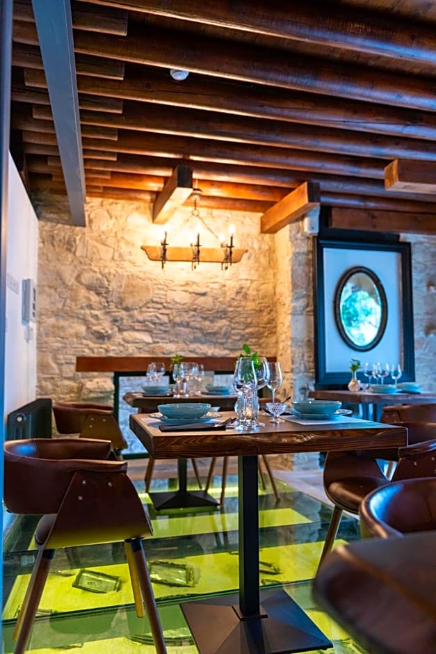 Oinou Strata - Adults Only