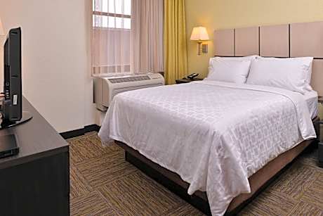 One-Bedroom Queen Suite -Non-Smoking