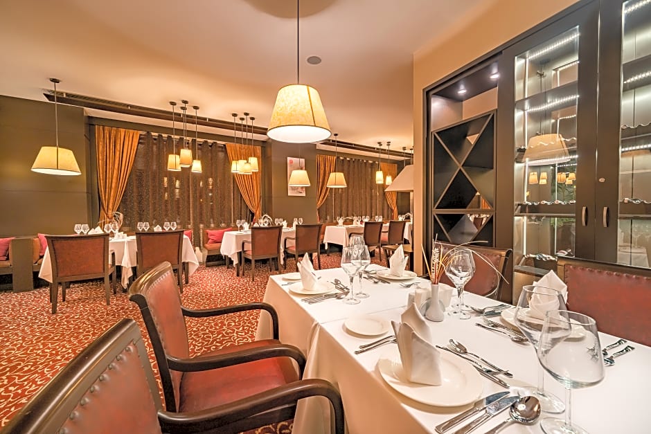 GRAVEL HOTELS SELECT