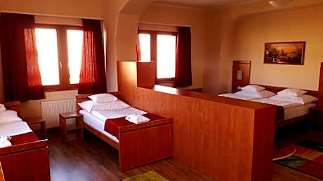 Quintuple Room