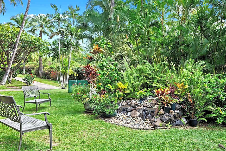 Top 10 Pick! Walk to Beach, Shops, Dining and Pool