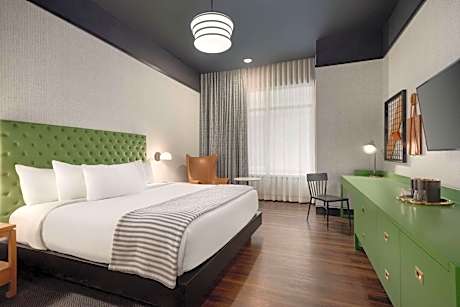 King Room - Mobility and Hearing Impaired Access/Non-Smoking