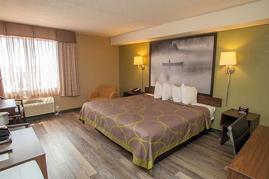 Super 8 by Wyndham Mississauga