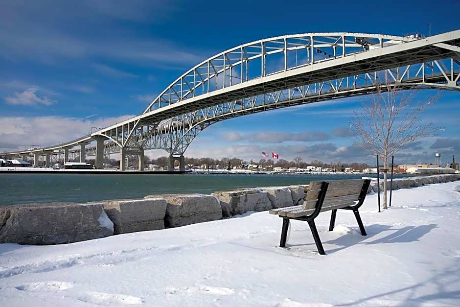 Holiday Inn Express Sarnia - Point Edward By IHG