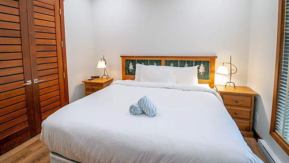 Snow Creek Lodge by Fernie Lodging Co