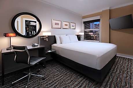 Deluxe Queen Room