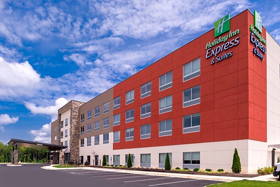 Holiday Inn Express & Suites Farmville