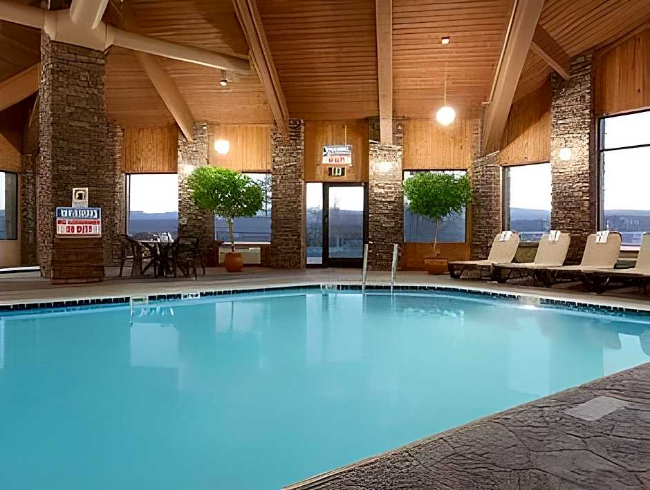 Pinedale Hotel & Suites