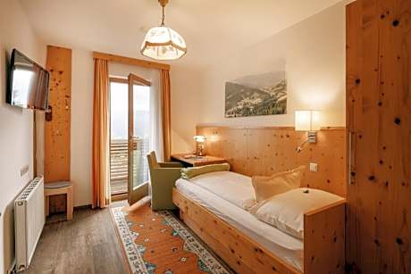 Single Room with Mountain View