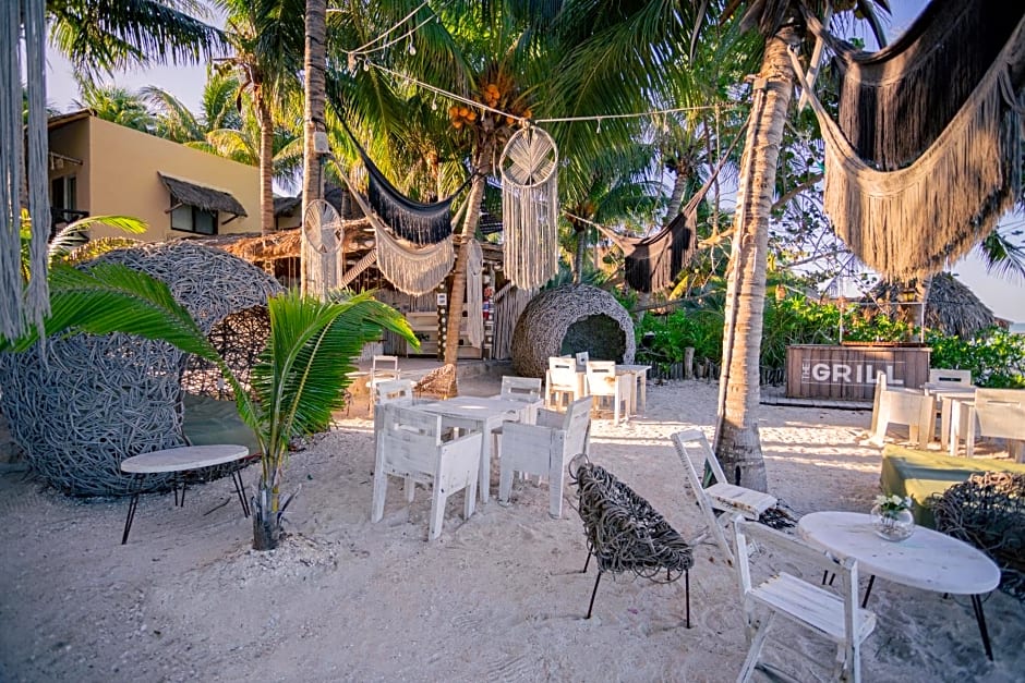 Holbox Dream Beachfront Hotel