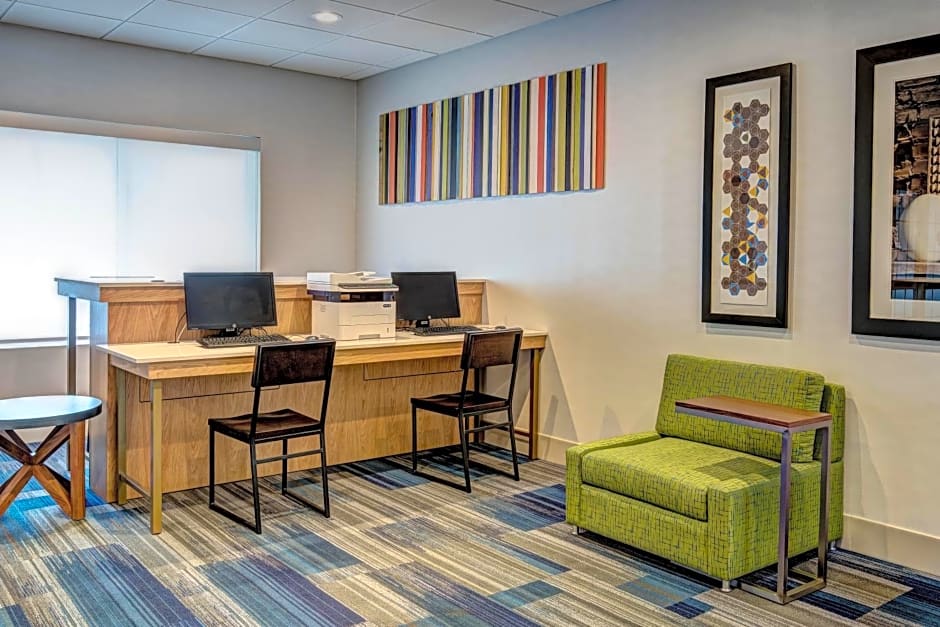 Holiday Inn Express Woodbridge By IHG