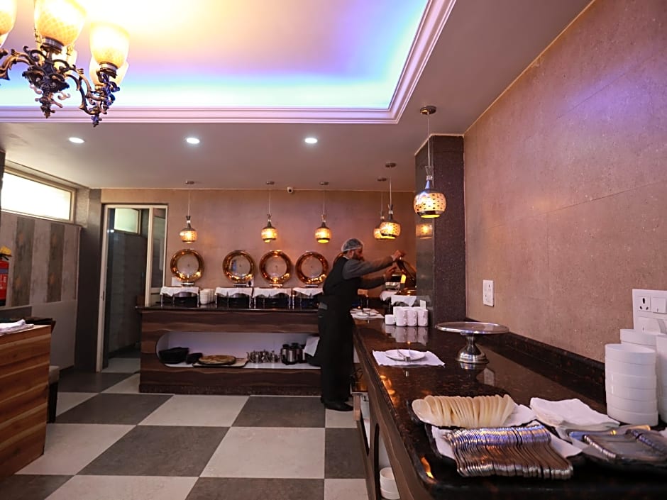 Hotel The Montreal Near by Dal Lake