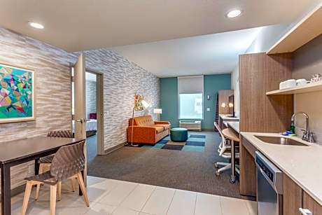 King Studio Suite - Mobility Access/Non-Smoking