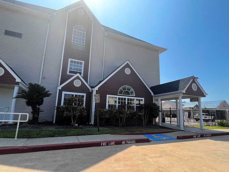 Microtel Inn & Suites By Wyndham Houston