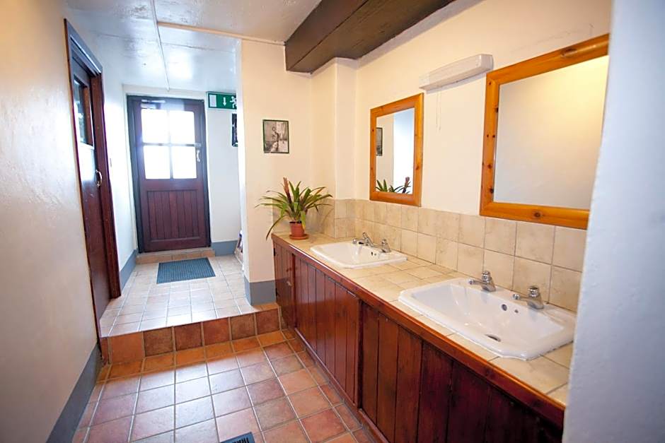 Aille River Tourist Hostel and Campsite Doolin
