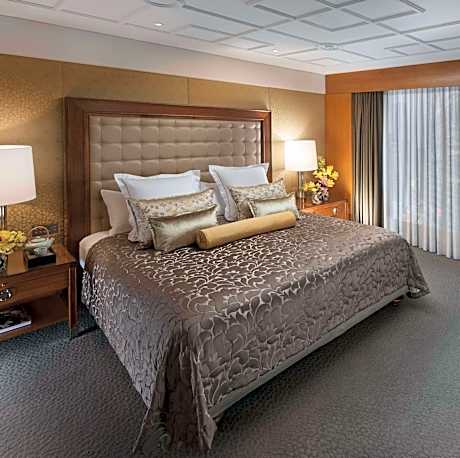 Club Mandarin King Room