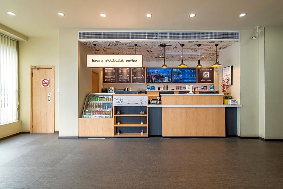 Hanting Hotel Shanghai Qingpu Caoying Road Metro Station