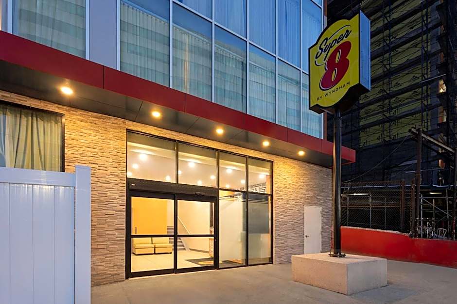 Super 8 by Wyndham Bronx Near Stadium