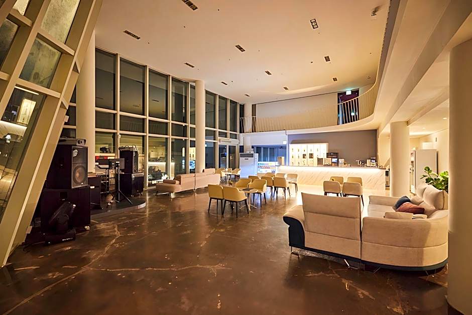 Crest72 Hotel