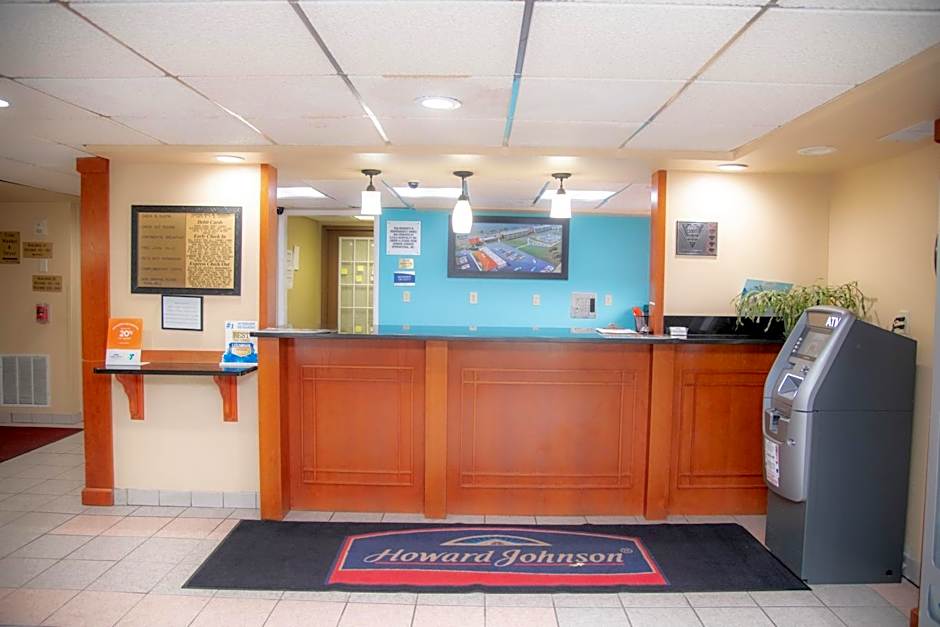 Howard Johnson by Wyndham Allentown/Dorney Hotel & Suites