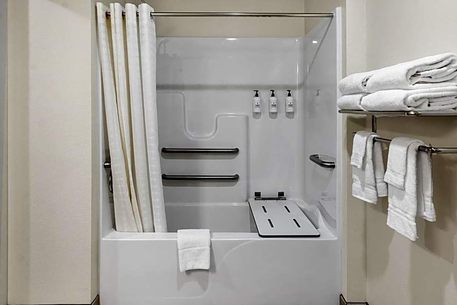 Cobblestone Hotel & Suites Denmark - Green Bay