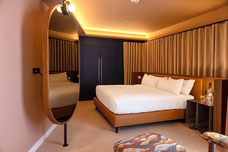 Cenica Porto Hotel, Curio Collection by Hilton