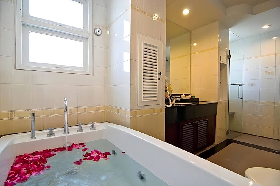 Lk Royal Suite Hotel