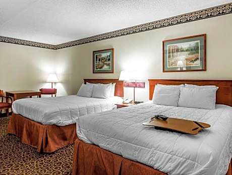 Quadruple Room with Two Queen Beds - Non Smoking