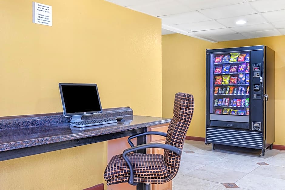Rose City Inn & Suites