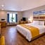 Days Inn & Suites by Wyndham Greater Tomball