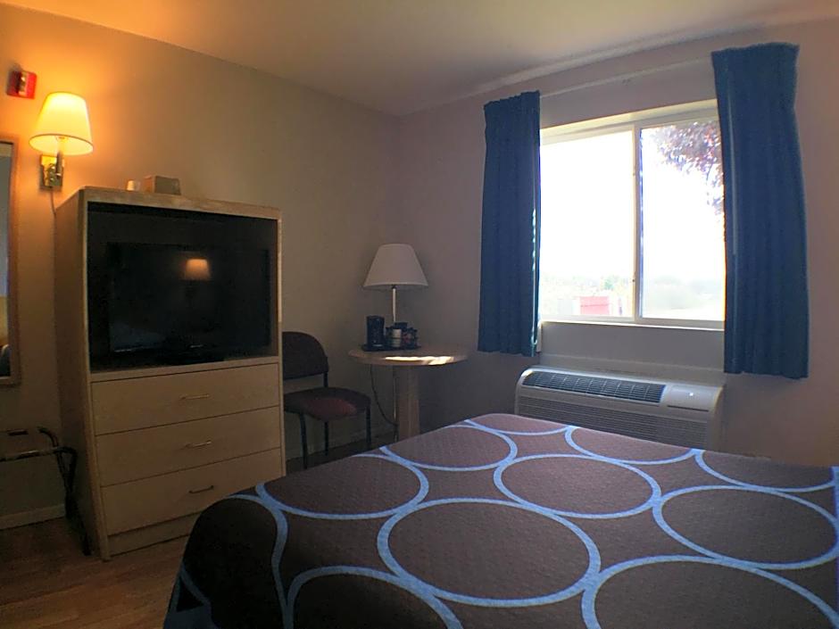 Super 8 by Wyndham Canandaigua