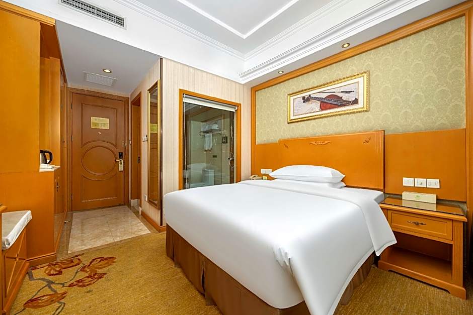 Vienna Hotel Tianjin West Station Changhong Park Metro Station