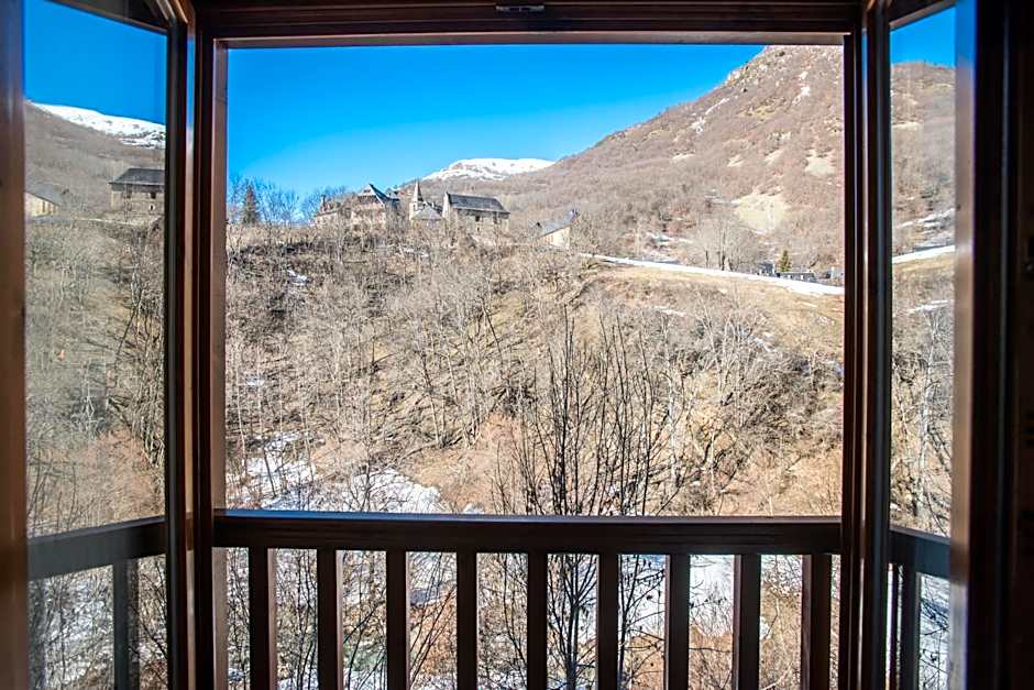 Apartamentos SNO Mont Romies Unhola