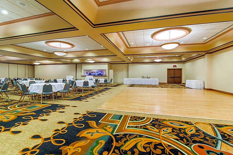 Clarion Hotel Convention Center