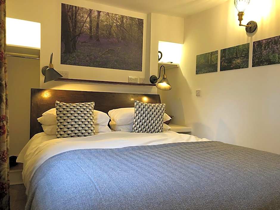 Photo 1 of 2 of Small Double Room
