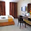 OYO 187 The Maxwell Hotel