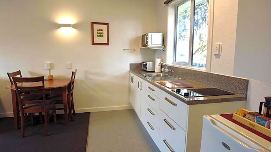 554 Moana Court Motel