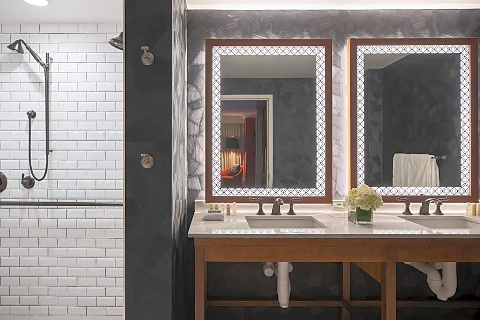 Renaissance by Marriott Philadelphia Downtown Hotel