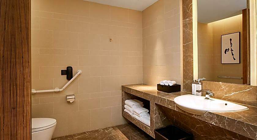 HUALUXE Ningbo Harbor City By IHG