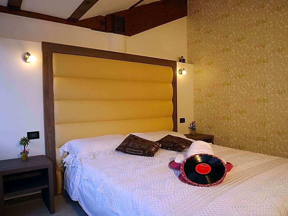 Zdjęcie 1 z 17 — Double Room