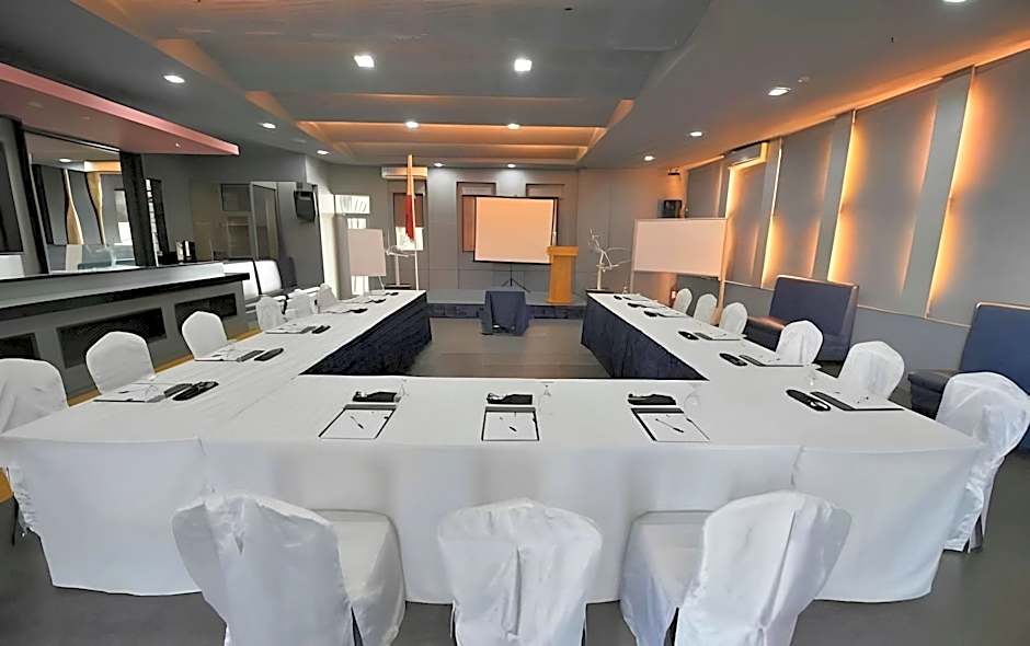 Paseo Premiere Hotel