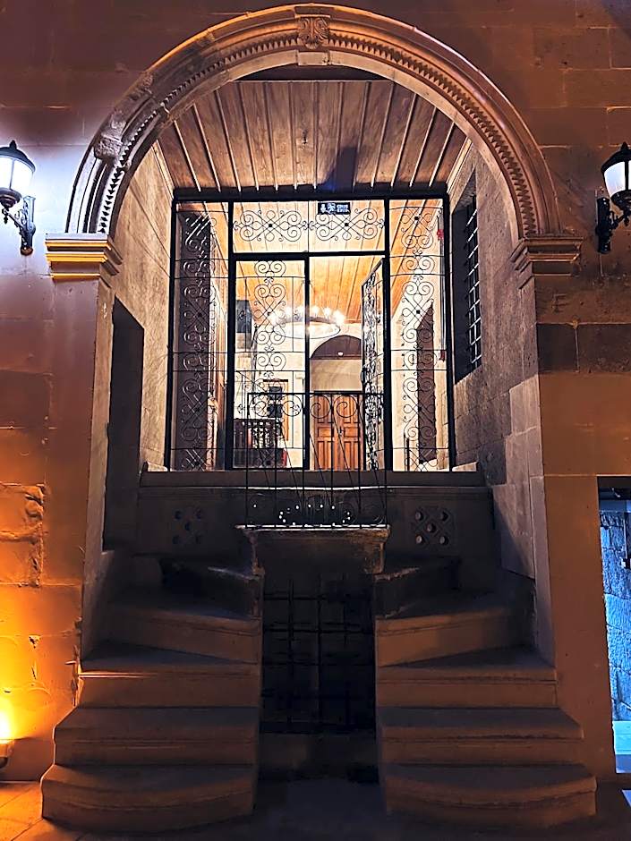 Four Mansions Hotel