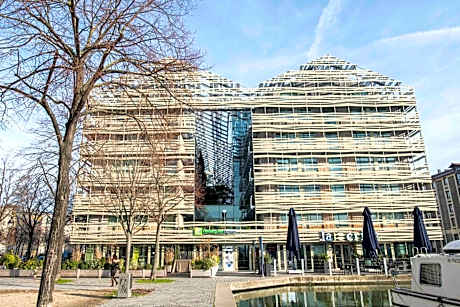 Holiday Inn Express Paris-Canal De La Villette By IHG