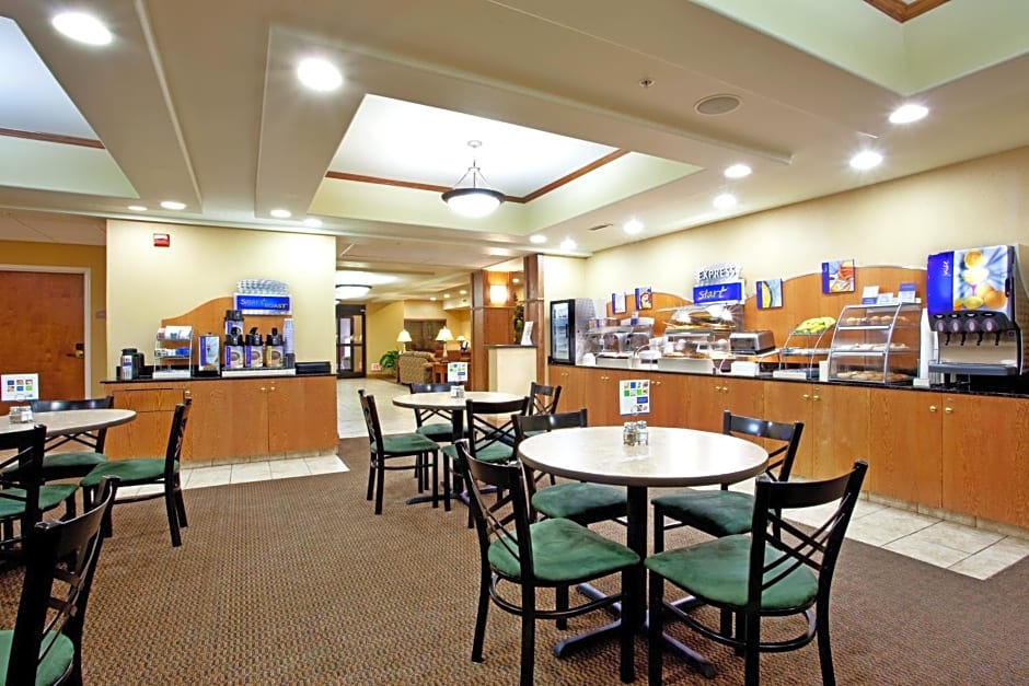 Holiday Inn Express Hotel & Suites Claypool Hill -Richlands Area, an IHG Hotel