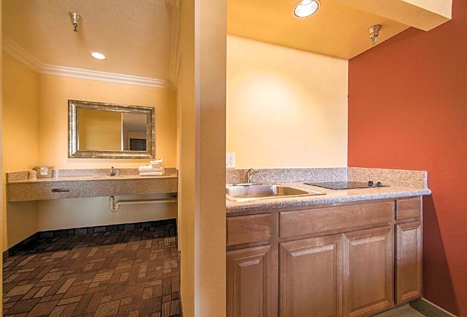 Industry Inn & Suites