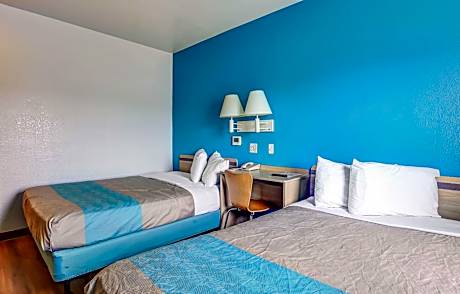 Deluxe Queen Room with Two Queen Beds