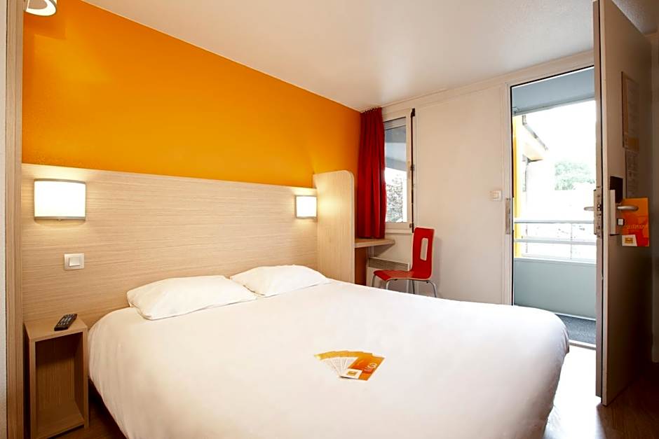 Photo 1 of 5 of Double Room